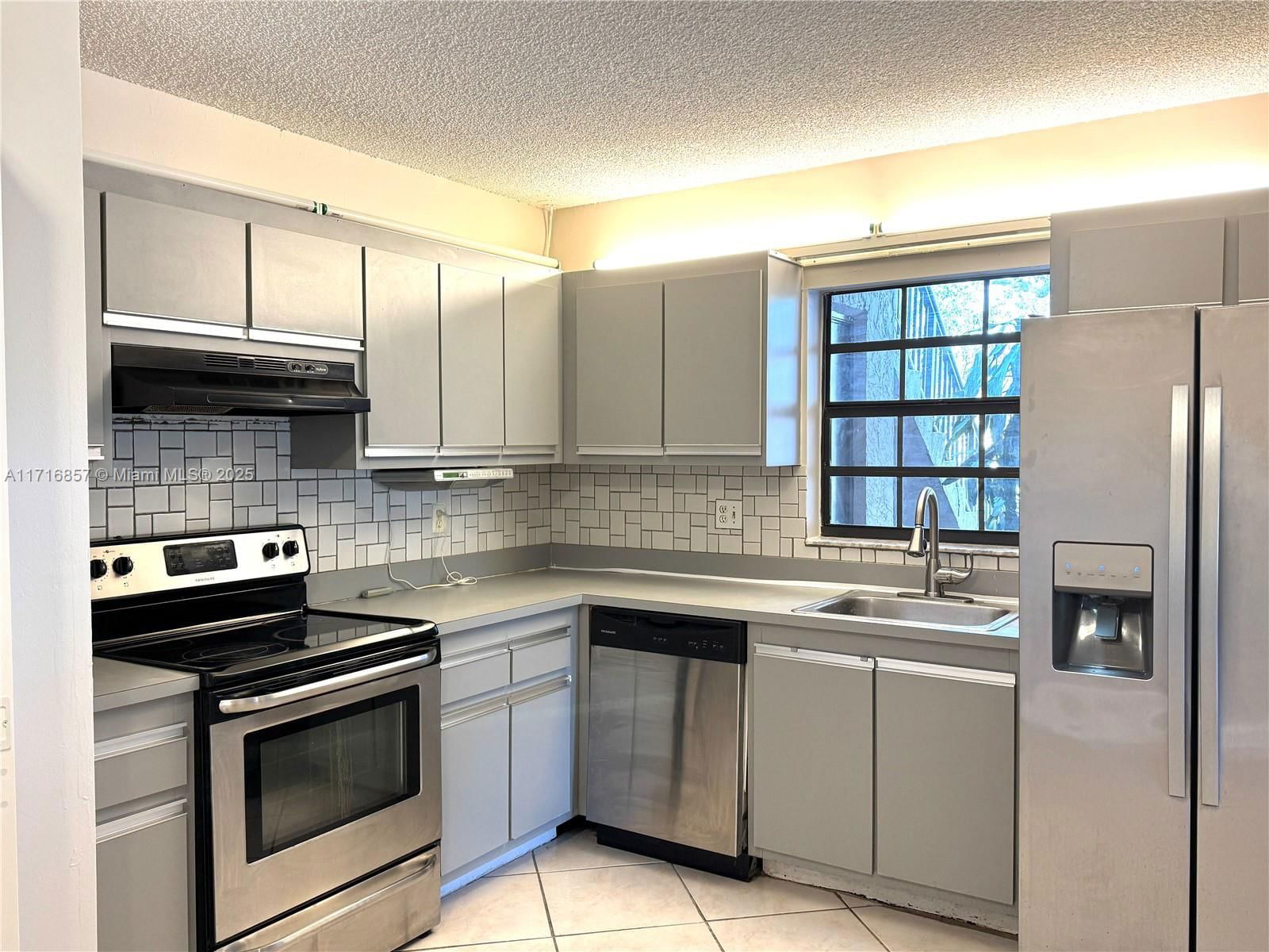 Real estate property located at 3562 95th Ter #2Q, Broward, Grenadier Lakes At Welleb, Sunrise, FL
