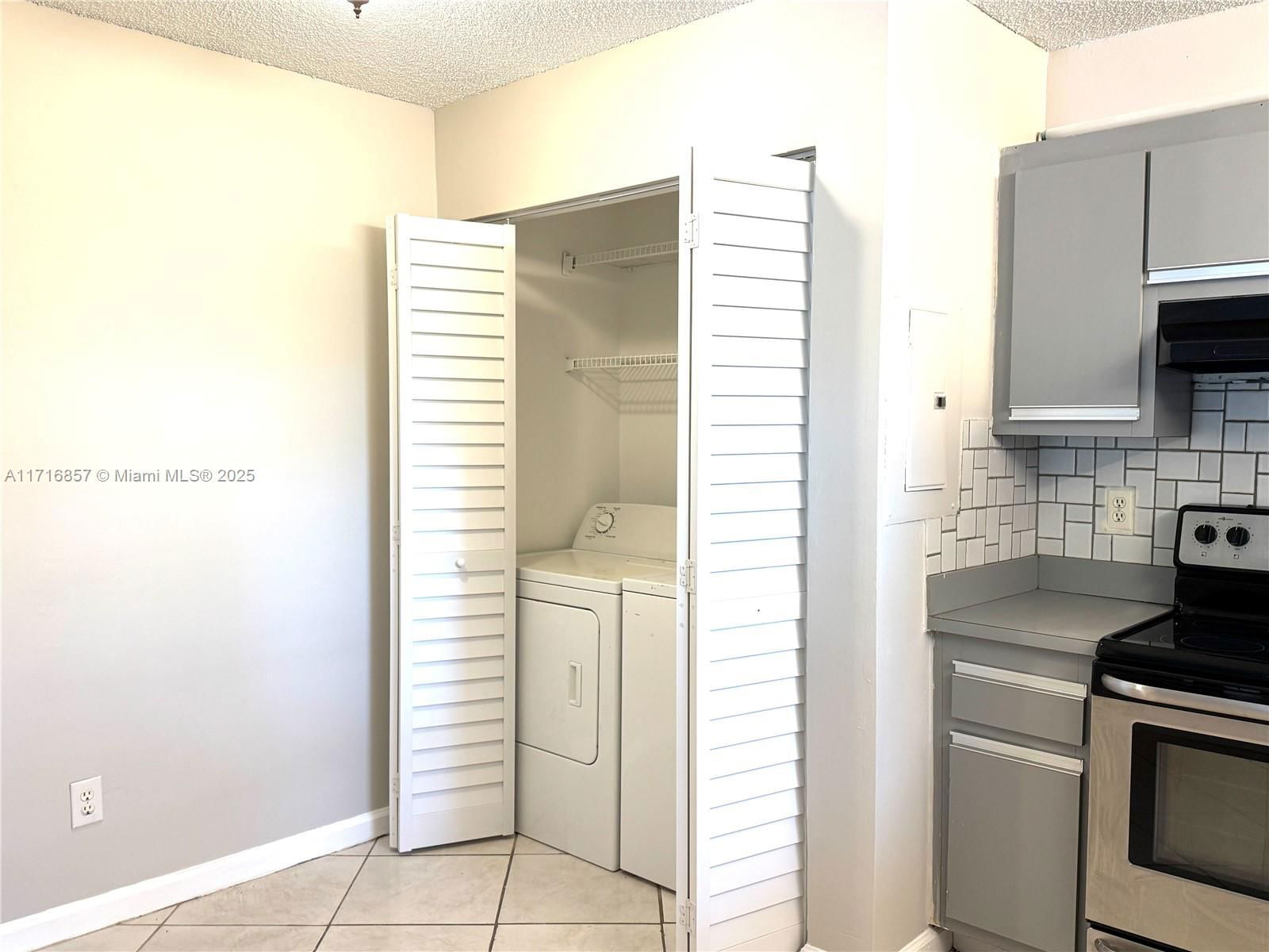 Real estate property located at 3562 95th Ter #2Q, Broward, Grenadier Lakes At Welleb, Sunrise, FL