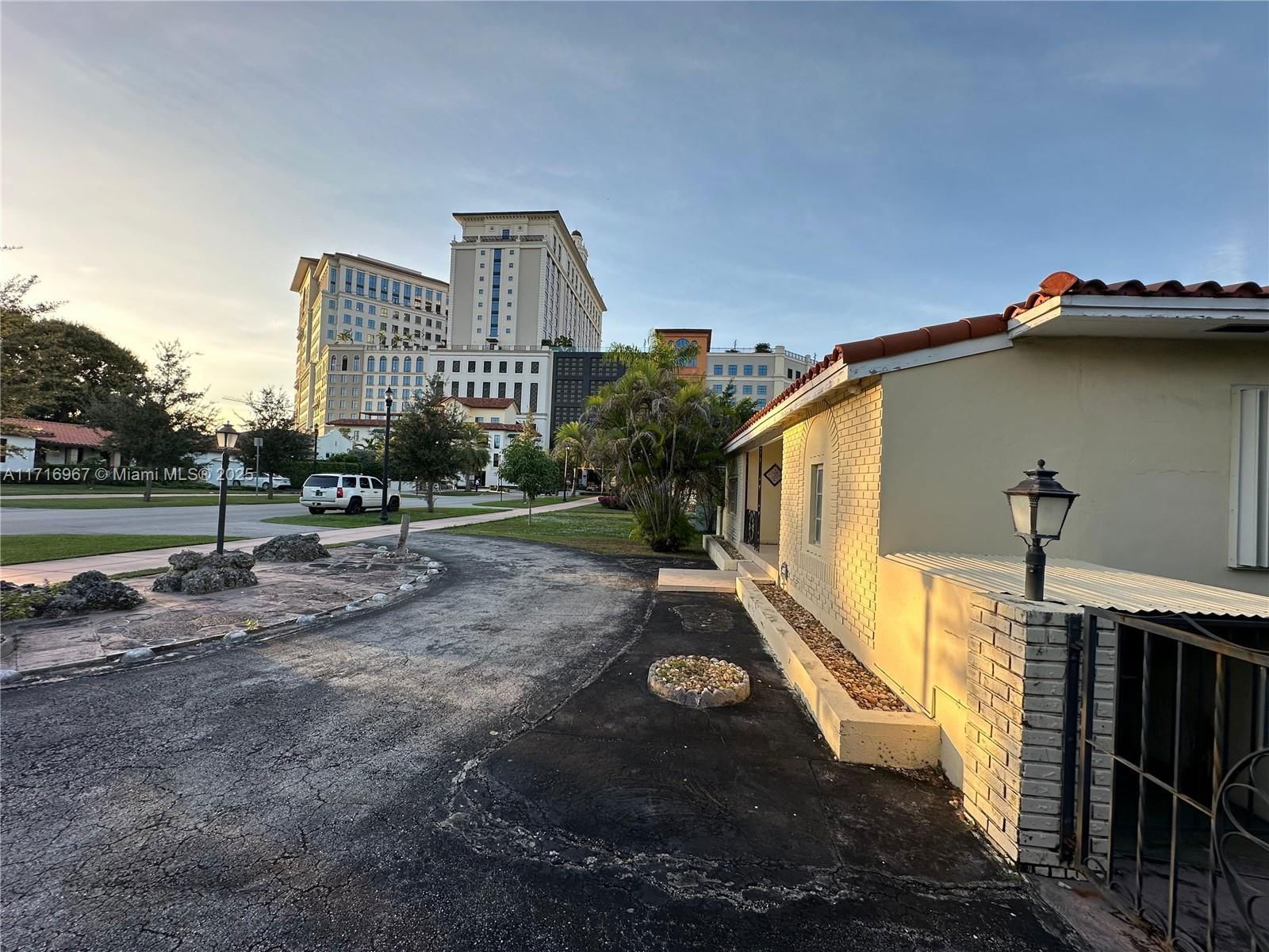 Real estate property located at 3021 Coconut Grove Dr, Miami-dade, Coral Gables Crafts Sec, Coral Gables, FL