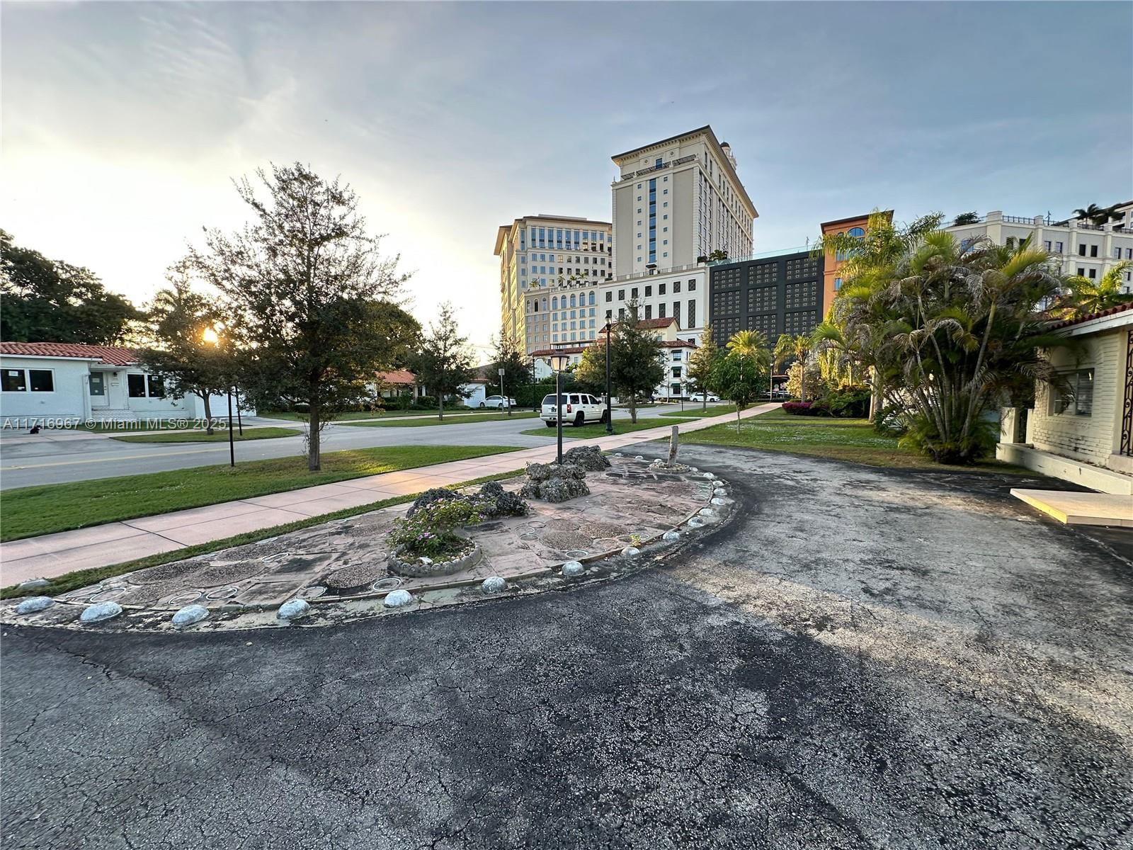 Real estate property located at 3021 Coconut Grove Dr, Miami-dade, Coral Gables Crafts Sec, Coral Gables, FL