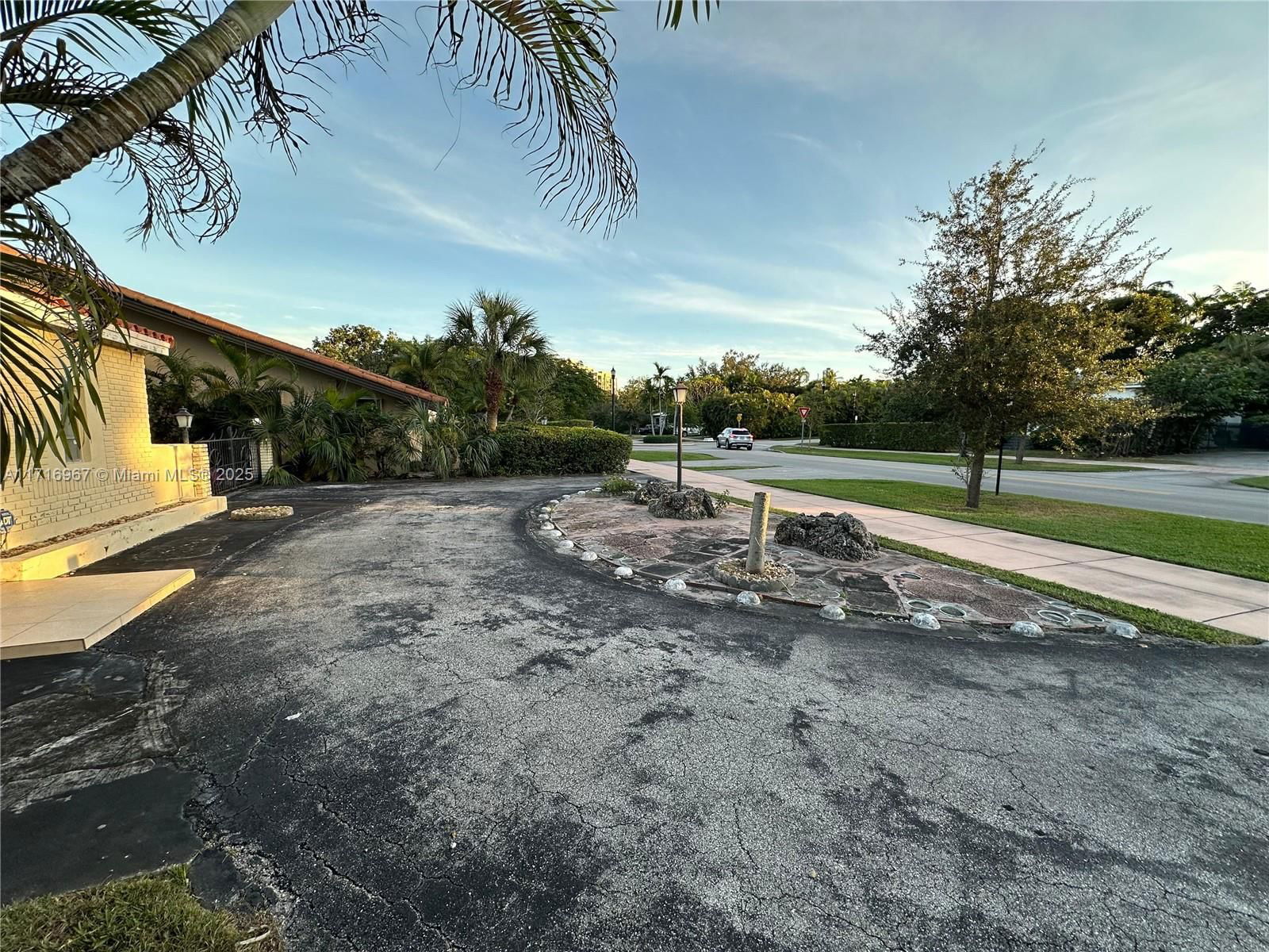 Real estate property located at 3021 Coconut Grove Dr, Miami-dade, Coral Gables Crafts Sec, Coral Gables, FL