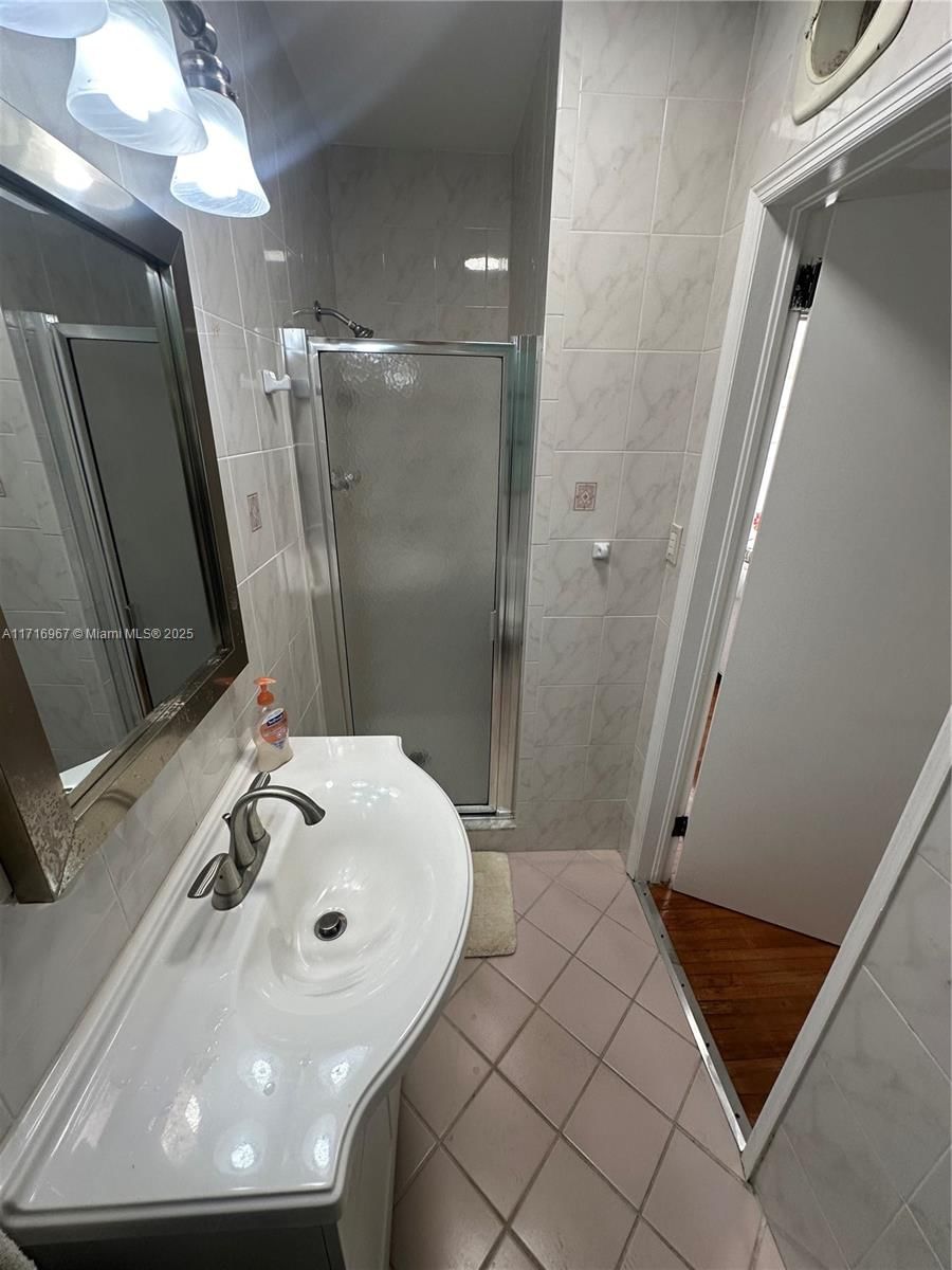 Real estate property located at 3021 Coconut Grove Dr, Miami-dade, Coral Gables Crafts Sec, Coral Gables, FL