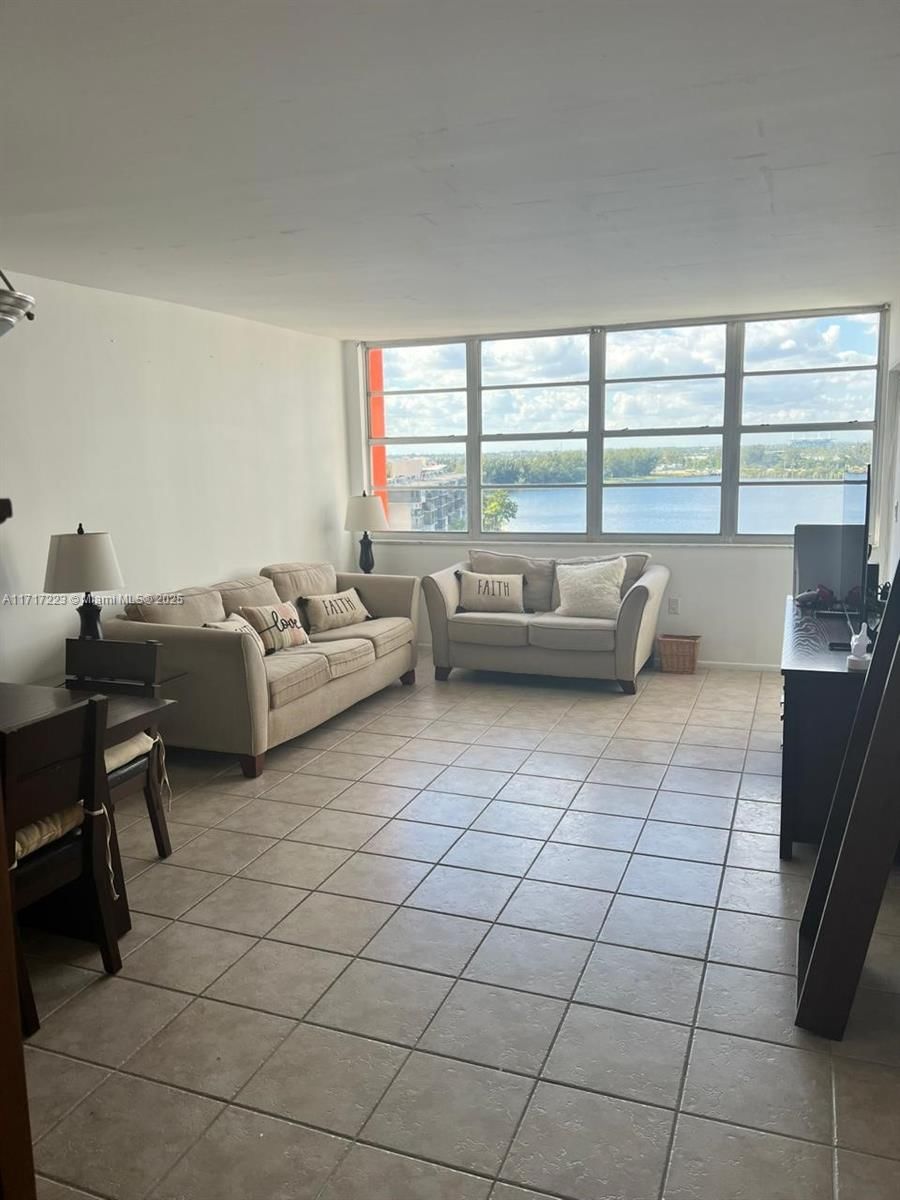 Real estate property located at 1301 Miami Gardens Dr #1024W, Miami-dade, Buckley Towers Condo - Ea, Miami, FL