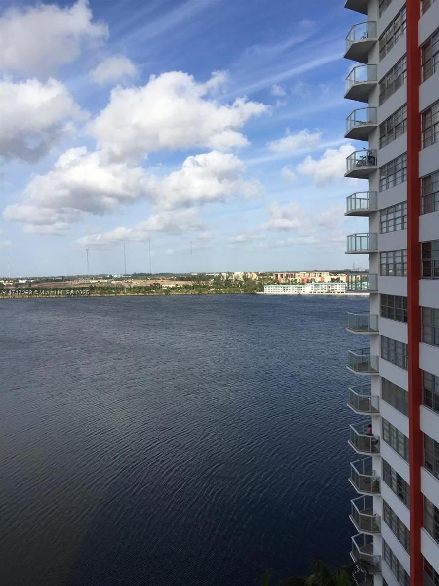 Real estate property located at 1301 Miami Gardens Dr #1024W, Miami-dade, Buckley Towers Condo - Ea, Miami, FL