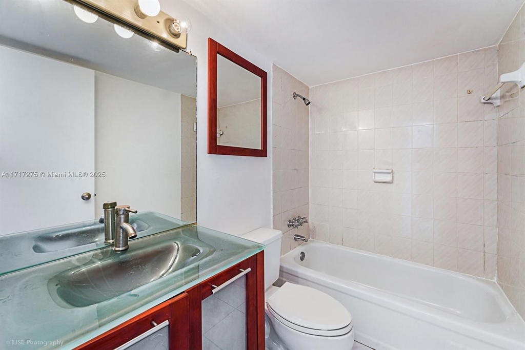 Real estate property located at 5501 7th St E310, Miami-dade, El Lago Condo, Miami, FL