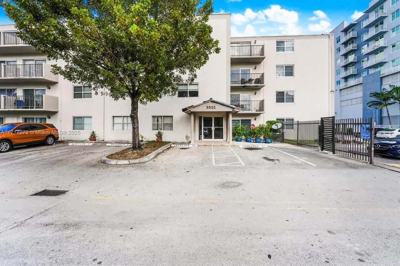 Real estate property located at 5501 7th St E310, Miami-dade, El Lago Condo, Miami, FL
