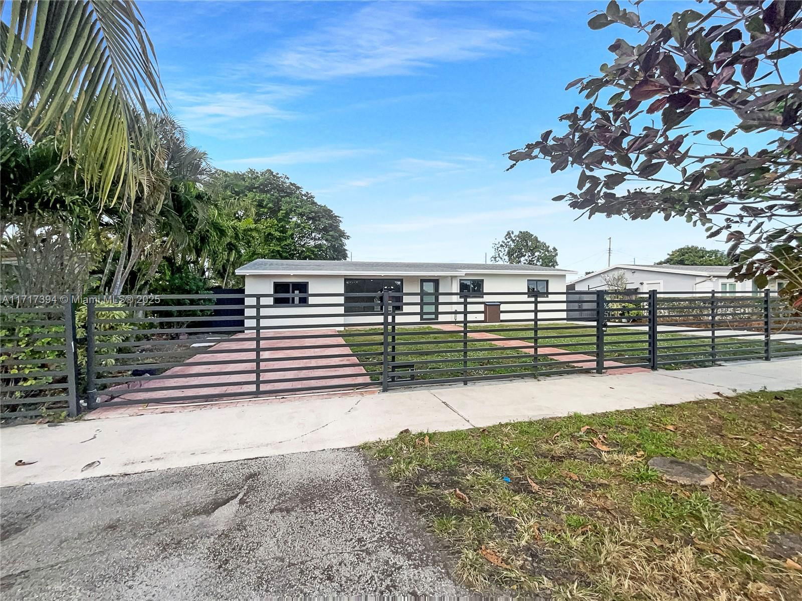 Real estate property located at 5001 181st Ter, Miami-dade, Carol City 3rd Addn, Miami Gardens, FL