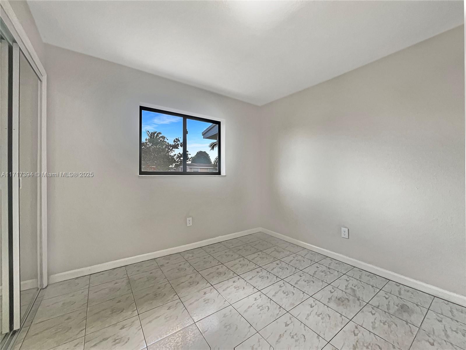 Real estate property located at 5001 181st Ter, Miami-dade, Carol City 3rd Addn, Miami Gardens, FL