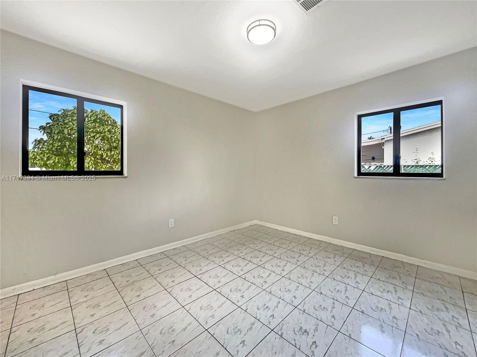 Real estate property located at 5001 181st Ter, Miami-dade, Carol City 3rd Addn, Miami Gardens, FL