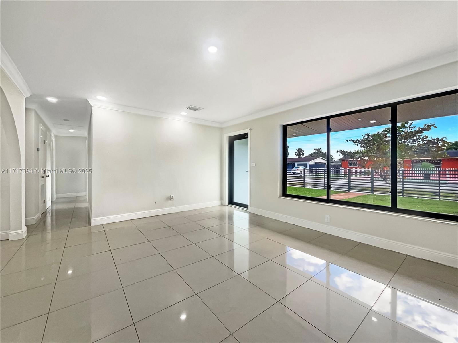 Real estate property located at 5001 181st Ter, Miami-dade, Carol City 3rd Addn, Miami Gardens, FL