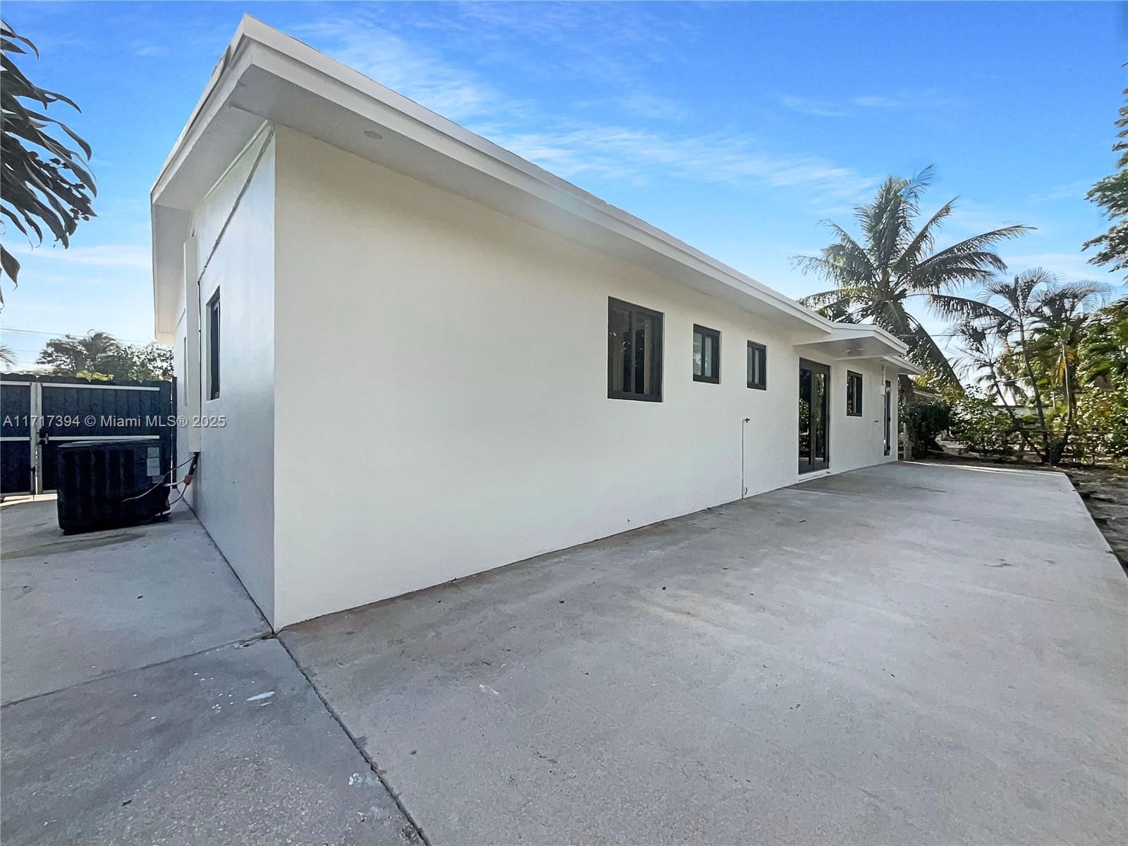 Real estate property located at 5001 181st Ter, Miami-dade, Carol City 3rd Addn, Miami Gardens, FL