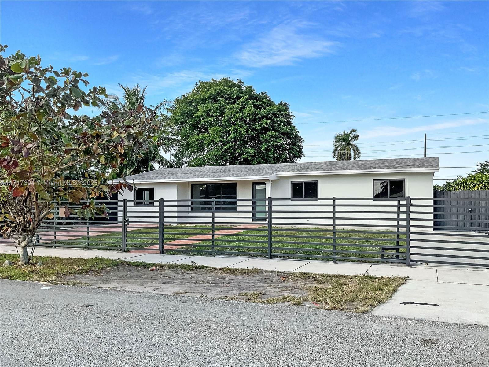 Real estate property located at 5001 181st Ter, Miami-dade, Carol City 3rd Addn, Miami Gardens, FL