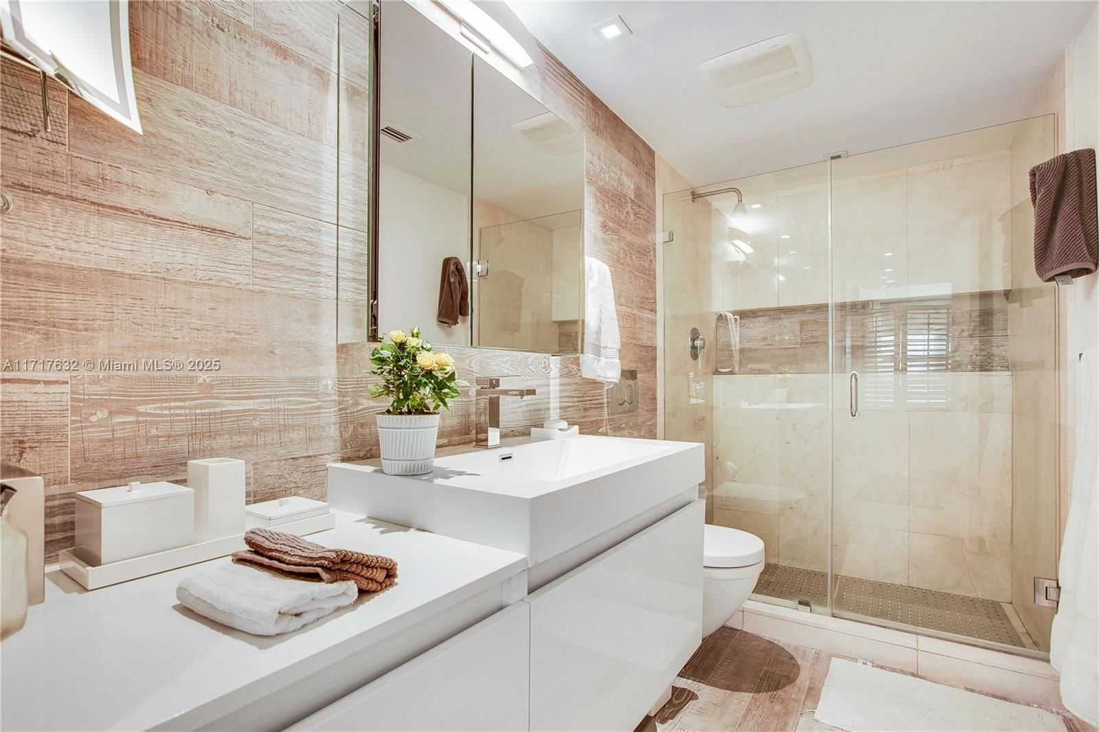 Real estate property located at 1450 Lincoln Rd #909, Miami-dade, Lincoln Bay Towers Condo, Miami Beach, FL