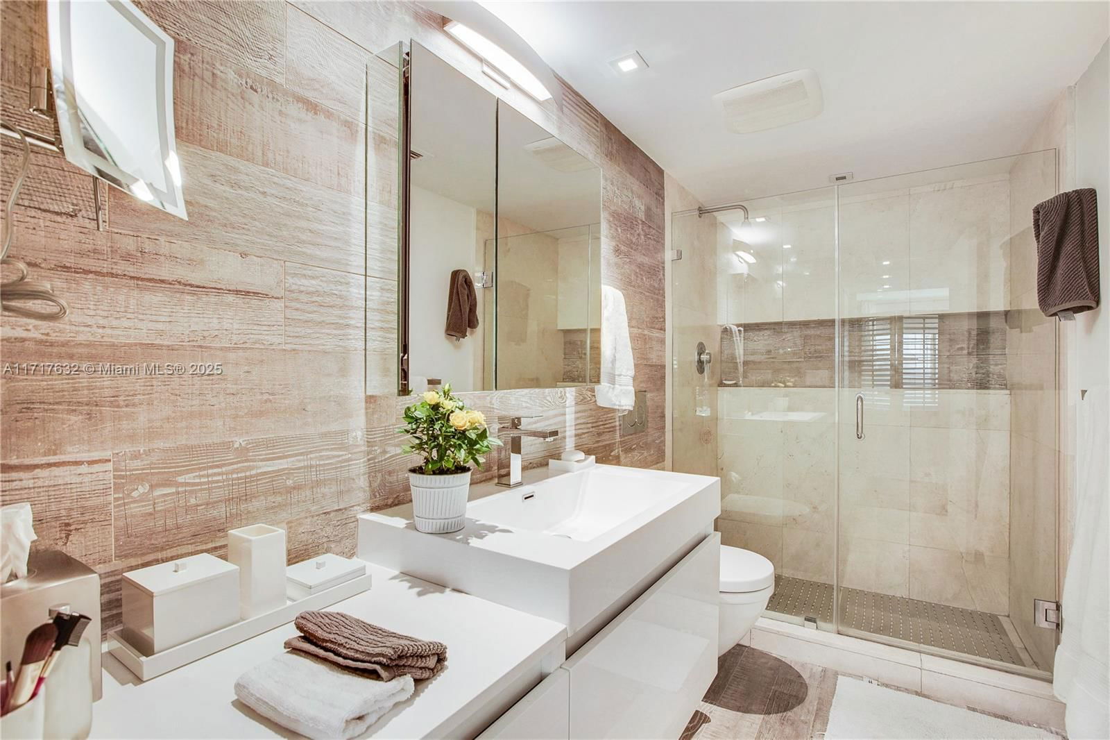 Real estate property located at 1450 Lincoln Rd #909, Miami-dade, Lincoln Bay Towers Condo, Miami Beach, FL