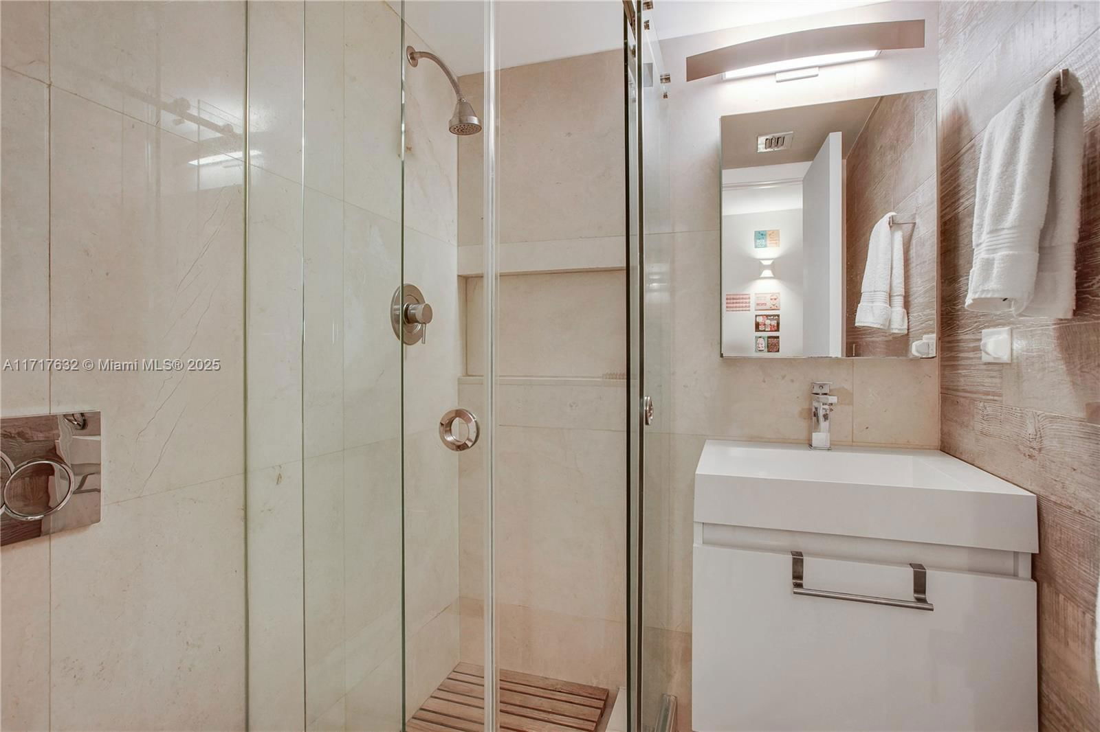 Real estate property located at 1450 Lincoln Rd #909, Miami-dade, Lincoln Bay Towers Condo, Miami Beach, FL