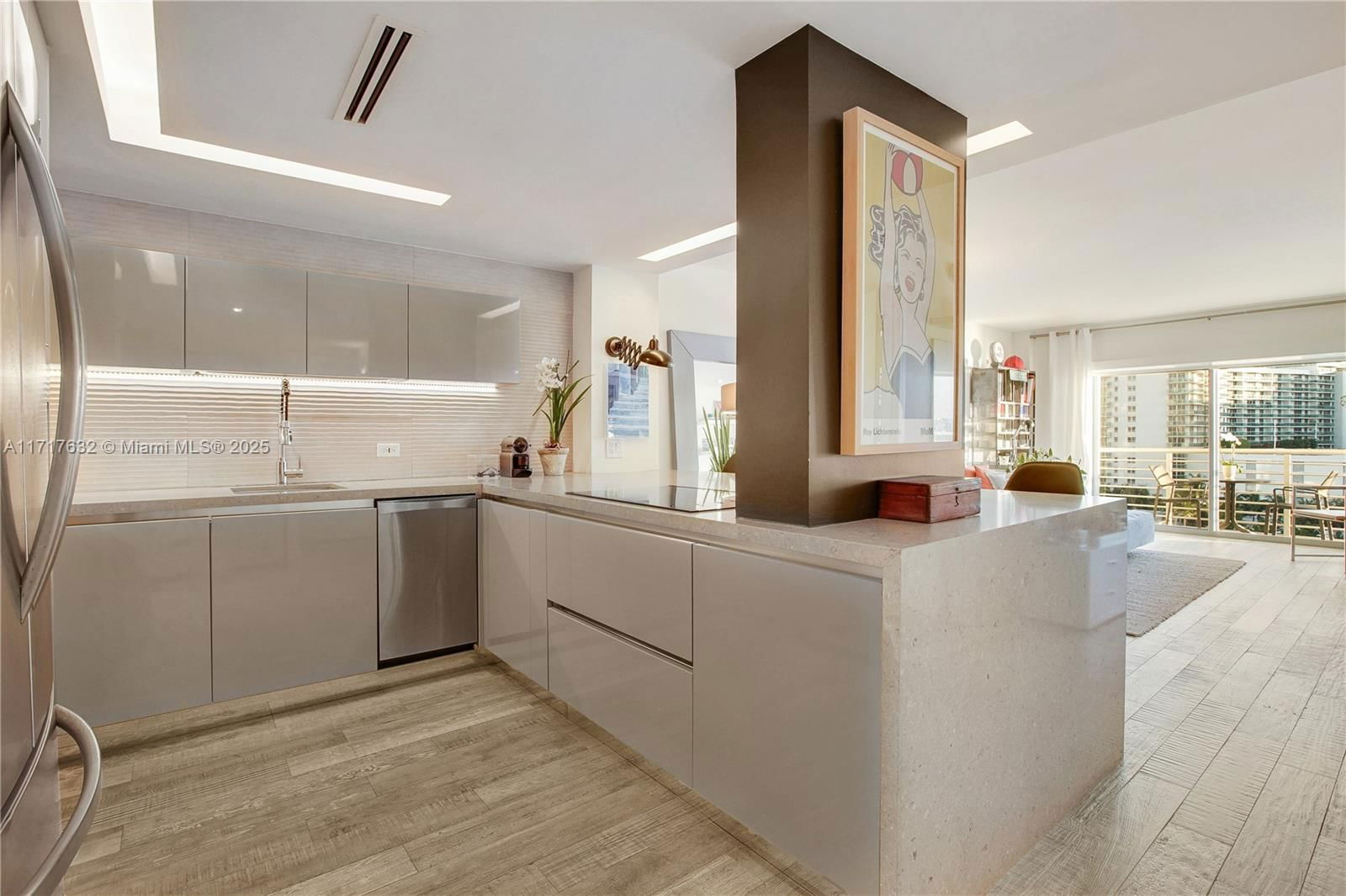 Real estate property located at 1450 Lincoln Rd #909, Miami-dade, Lincoln Bay Towers Condo, Miami Beach, FL