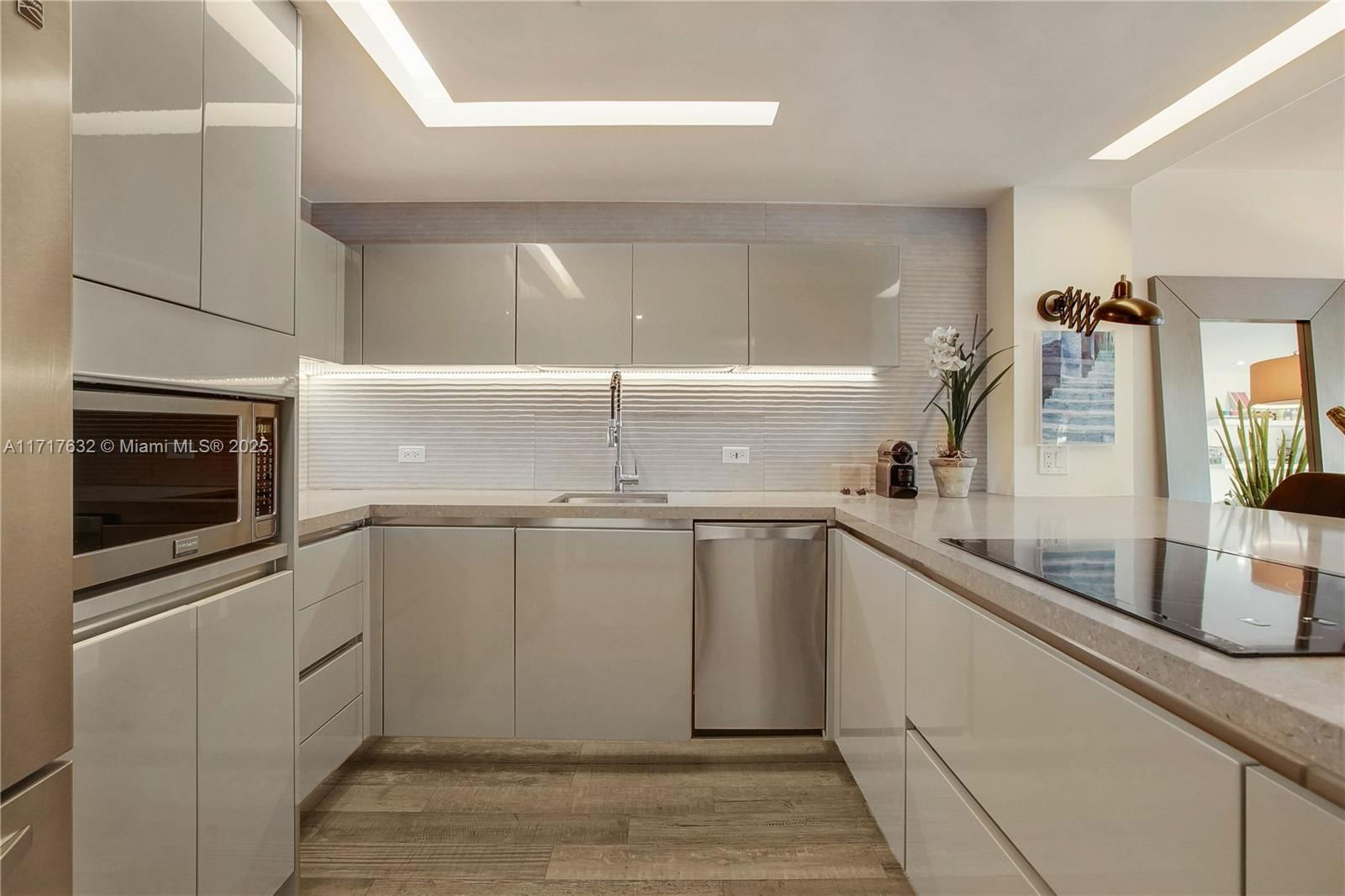Real estate property located at 1450 Lincoln Rd #909, Miami-dade, Lincoln Bay Towers Condo, Miami Beach, FL