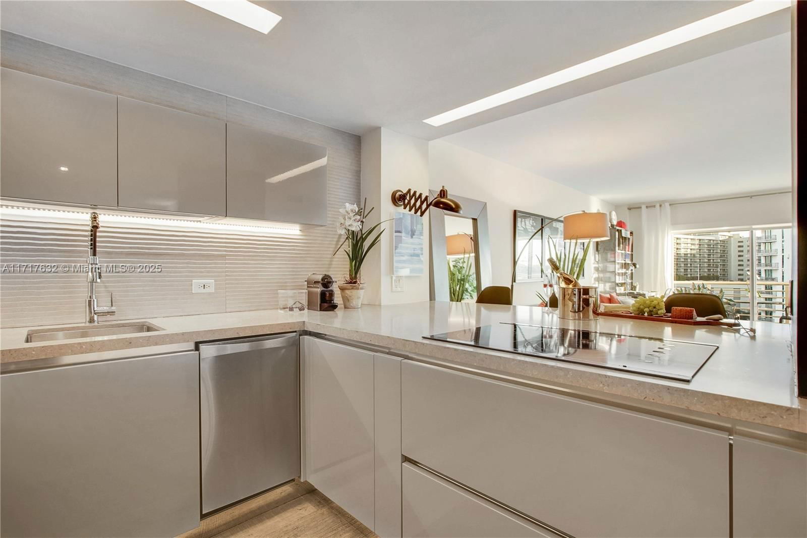 Real estate property located at 1450 Lincoln Rd #909, Miami-dade, Lincoln Bay Towers Condo, Miami Beach, FL