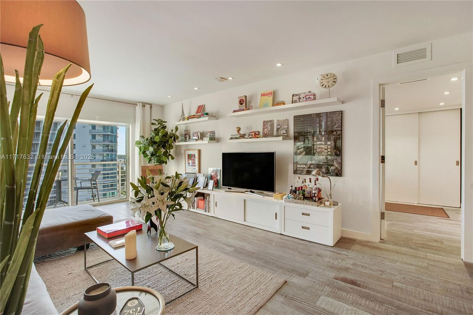 Real estate property located at 1450 Lincoln Rd #909, Miami-dade, Lincoln Bay Towers Condo, Miami Beach, FL