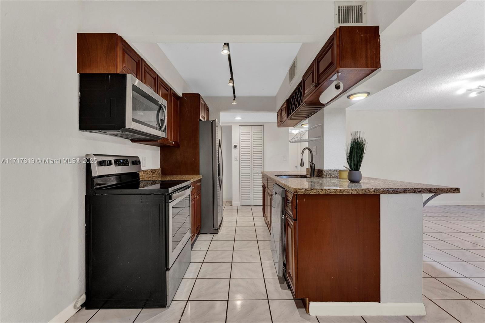 Real estate property located at 6190 Woodlands Blvd #108, Broward, Gate Three Condo, Tamarac, FL