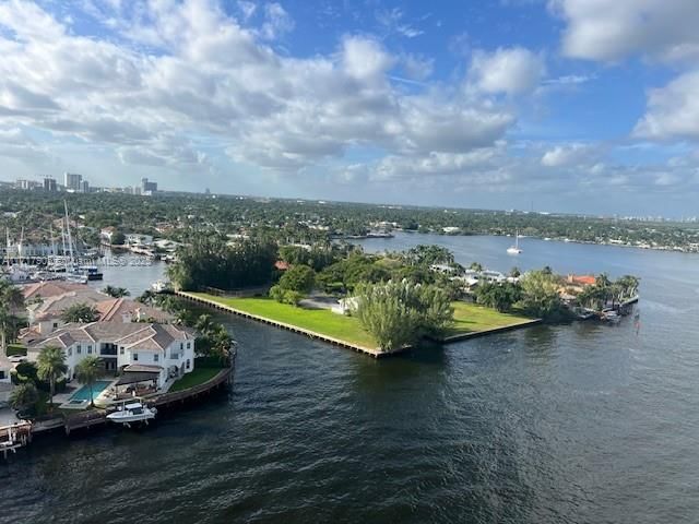 Real estate property located at 1400 Ocean Dr #1704, Broward, Trafalgar Towers Condomin, Hollywood, FL