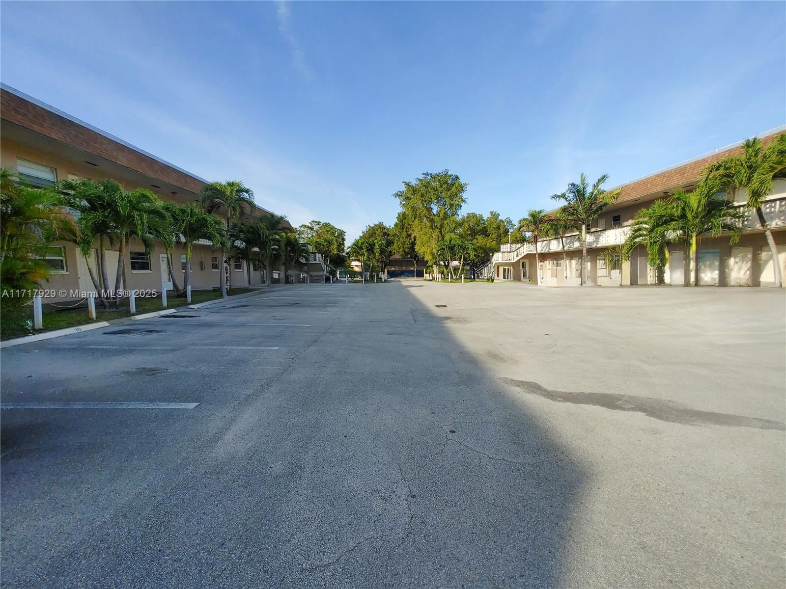 Real estate property located at 2836 Fillmore St #35, Broward, Pinewood Condo, Hollywood, FL