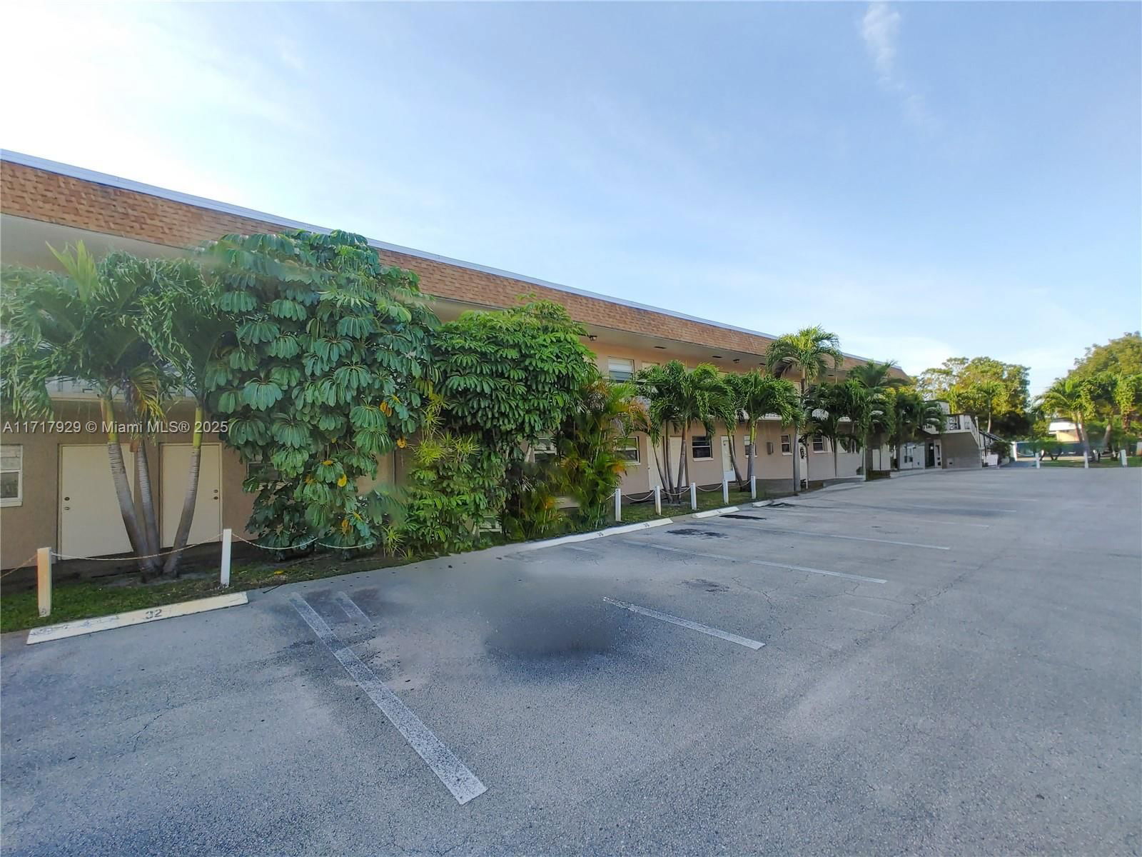 Real estate property located at 2836 Fillmore St #35, Broward, Pinewood Condo, Hollywood, FL