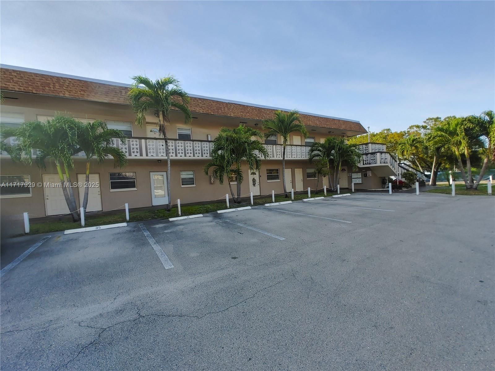 Real estate property located at 2836 Fillmore St #35, Broward, Pinewood Condo, Hollywood, FL