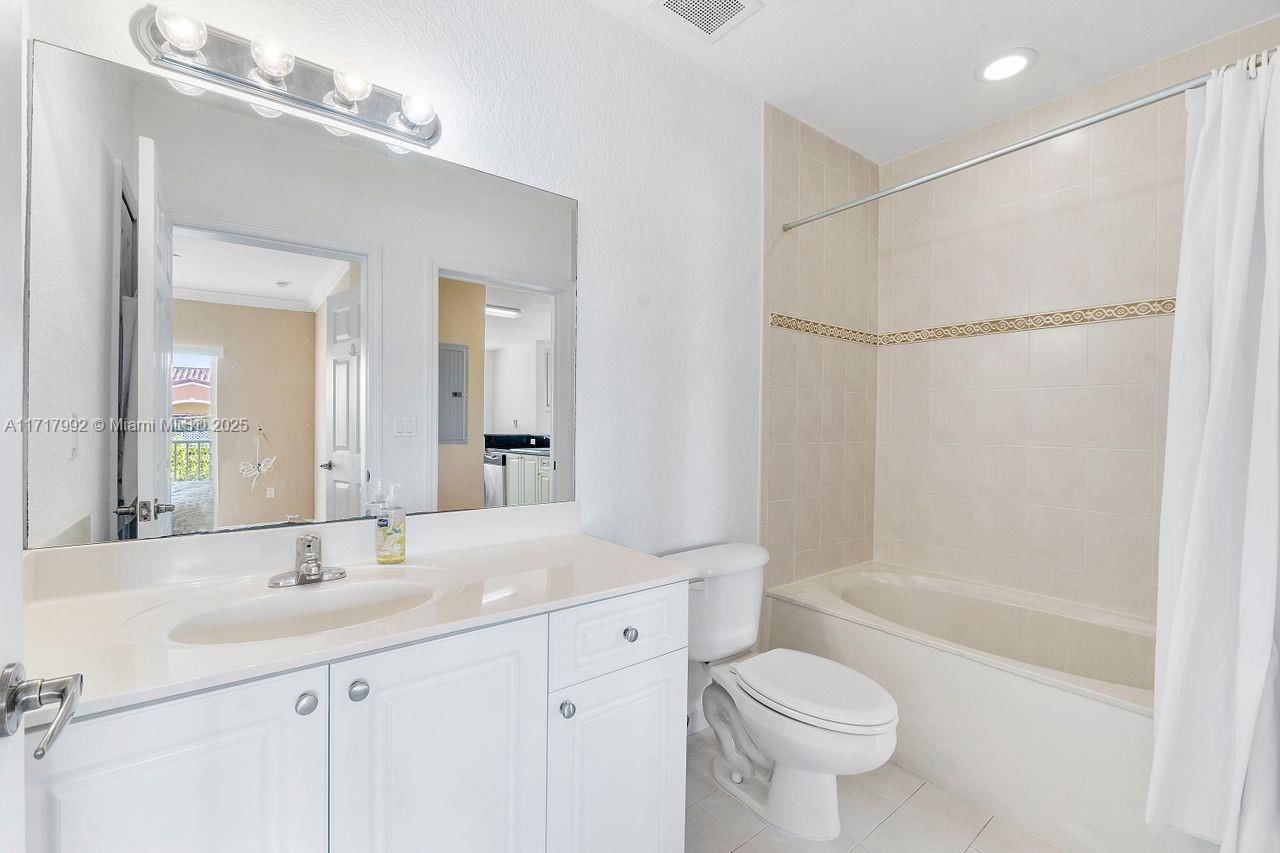 Real estate property located at 20930 87th Ave #305, Miami-dade, Breeze Of Galloway Condo, Cutler Bay, FL