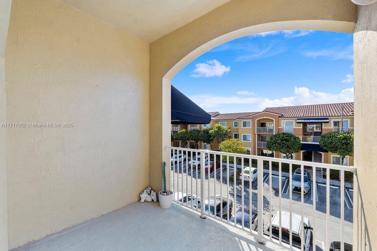 Real estate property located at 20930 87th Ave #305, Miami-dade, Breeze Of Galloway Condo, Cutler Bay, FL