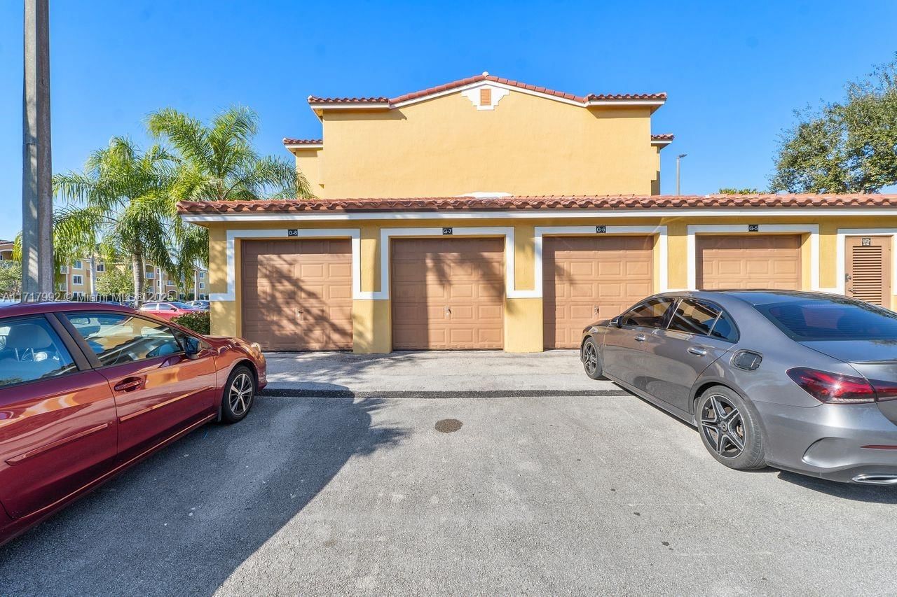 Real estate property located at 20930 87th Ave #305, Miami-dade, Breeze Of Galloway Condo, Cutler Bay, FL