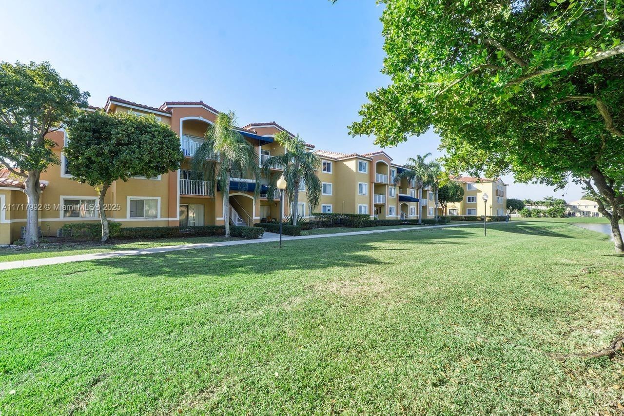 Real estate property located at 20930 87th Ave #305, Miami-dade, Breeze Of Galloway Condo, Cutler Bay, FL