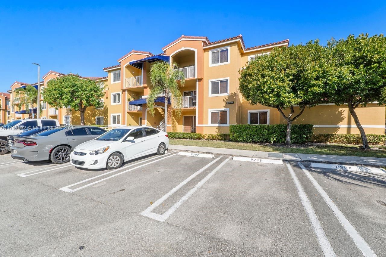 Real estate property located at 20930 87th Ave #305, Miami-dade, Breeze Of Galloway Condo, Cutler Bay, FL