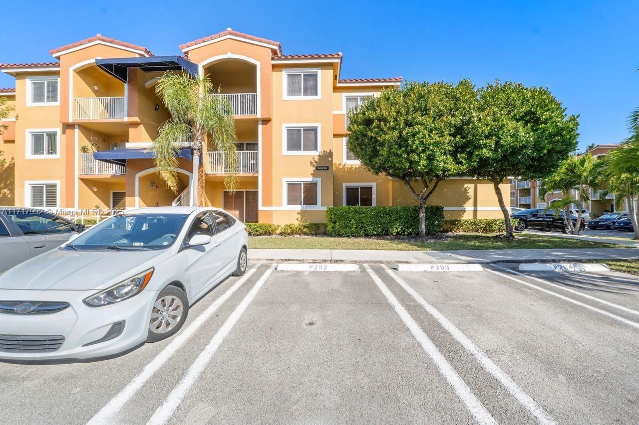 Real estate property located at 20930 87th Ave #305, Miami-dade, Breeze Of Galloway Condo, Cutler Bay, FL