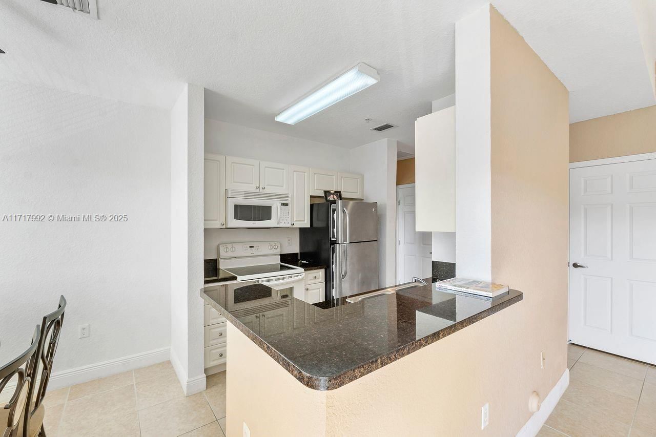 Real estate property located at 20930 87th Ave #305, Miami-dade, Breeze Of Galloway Condo, Cutler Bay, FL