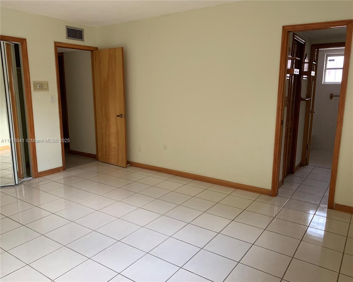 Real estate property located at 4201 19th Ave, Miami-dade, Palm Springs Villas South, Hialeah, FL