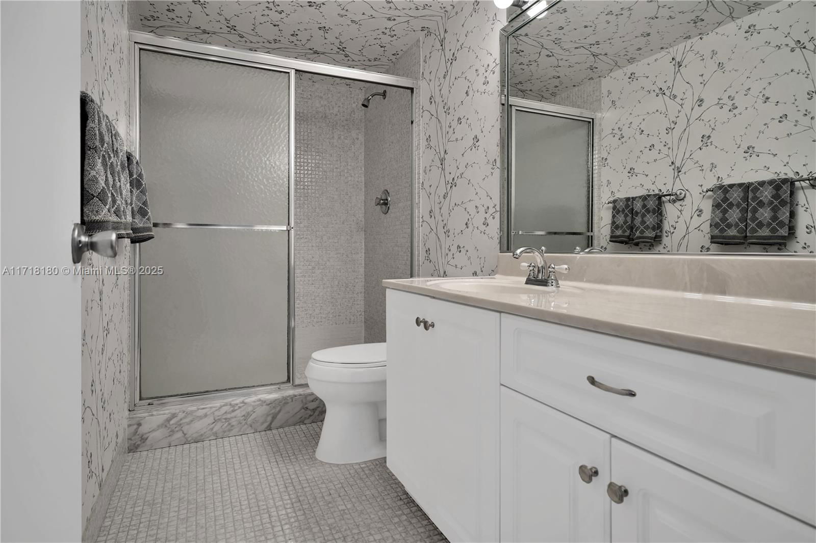 Real estate property located at 3800 Ocean Dr #1019, Broward, Hallmark Of Hollywood Con, Hollywood, FL