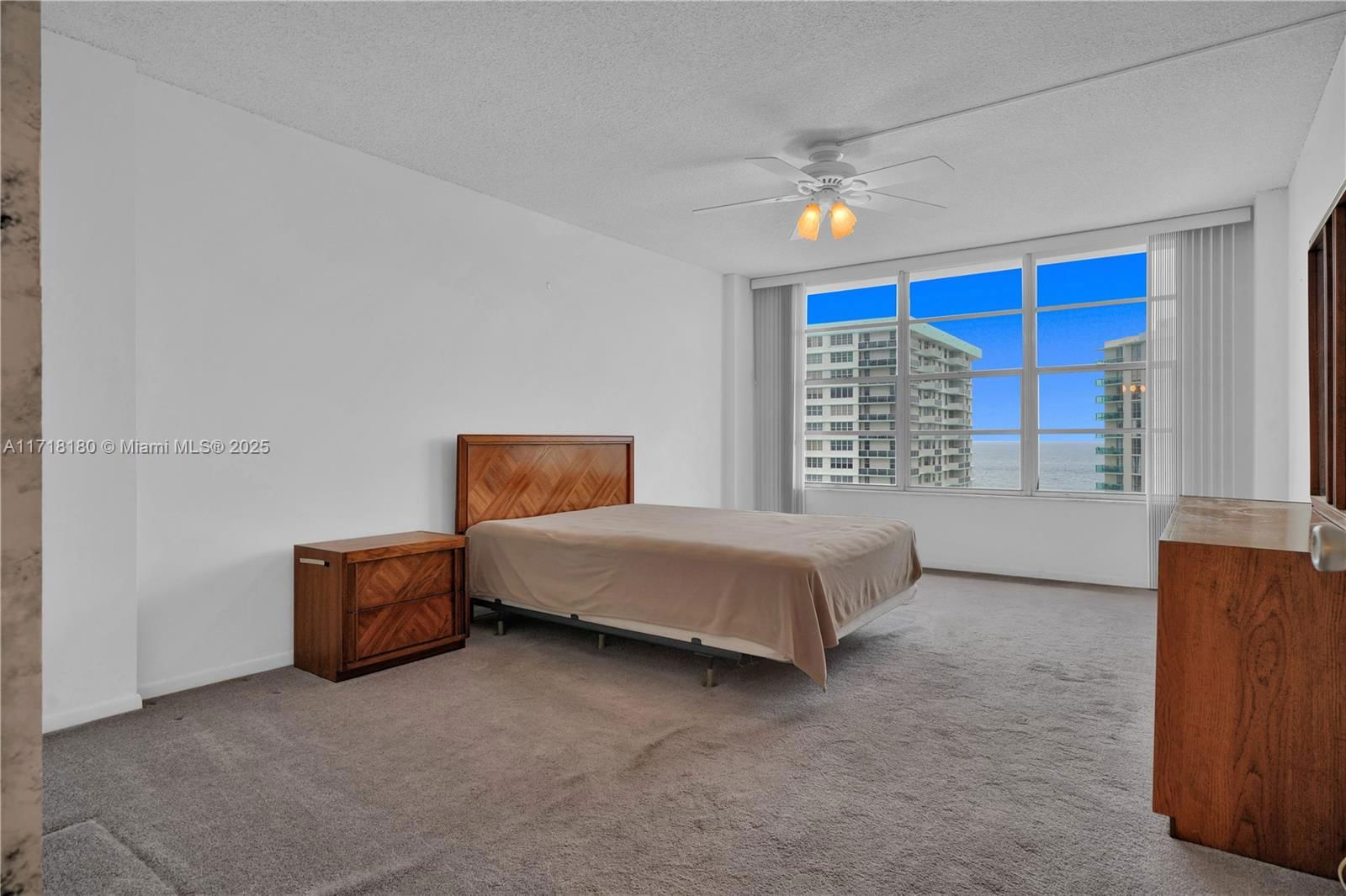 Real estate property located at 3800 Ocean Dr #1019, Broward, Hallmark Of Hollywood Con, Hollywood, FL