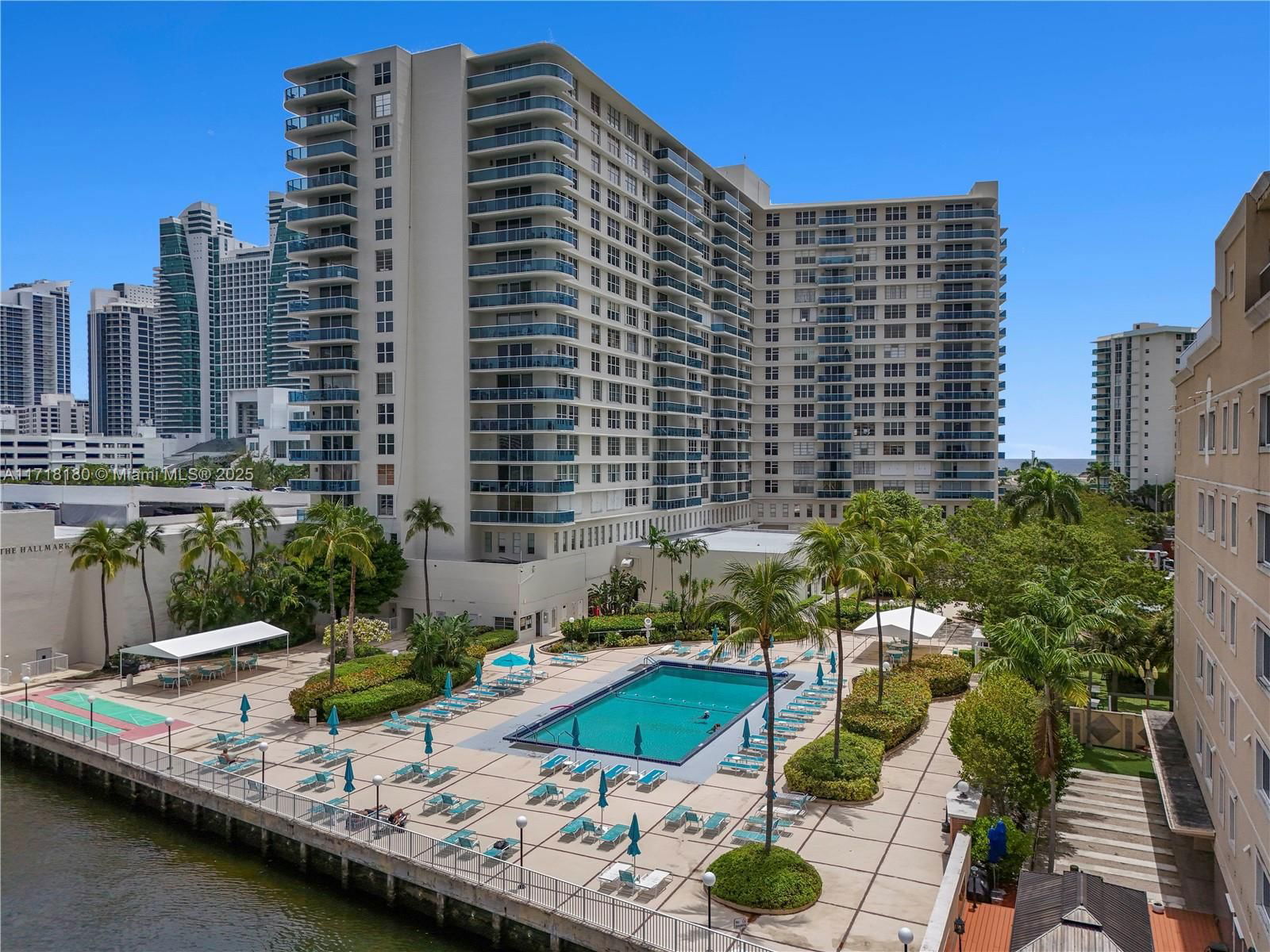 Real estate property located at 3800 Ocean Dr #1019, Broward, Hallmark Of Hollywood Con, Hollywood, FL