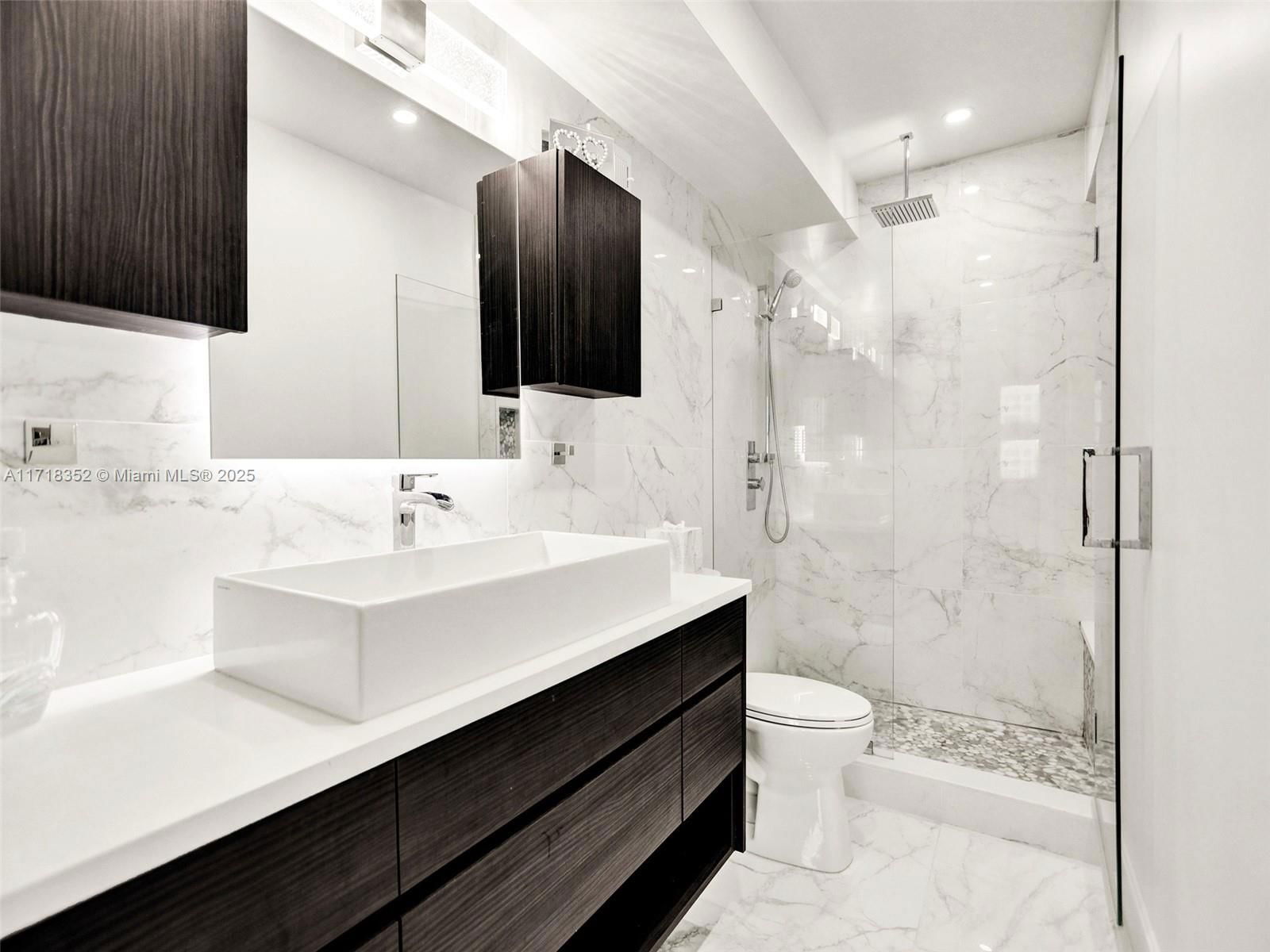 Real estate property located at 2501 Ocean Dr #1211, Broward, Wave Condo, Hollywood, FL