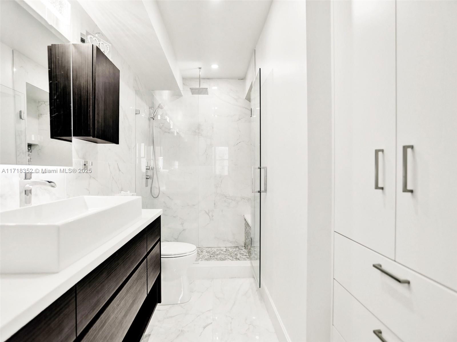Real estate property located at 2501 Ocean Dr #1211, Broward, Wave Condo, Hollywood, FL