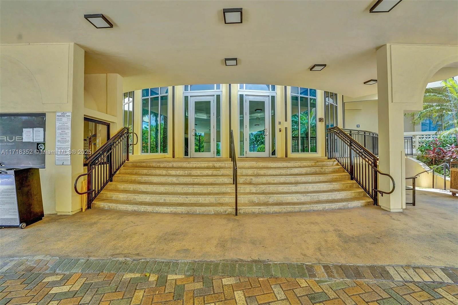Real estate property located at 2501 Ocean Dr #1211, Broward, Wave Condo, Hollywood, FL
