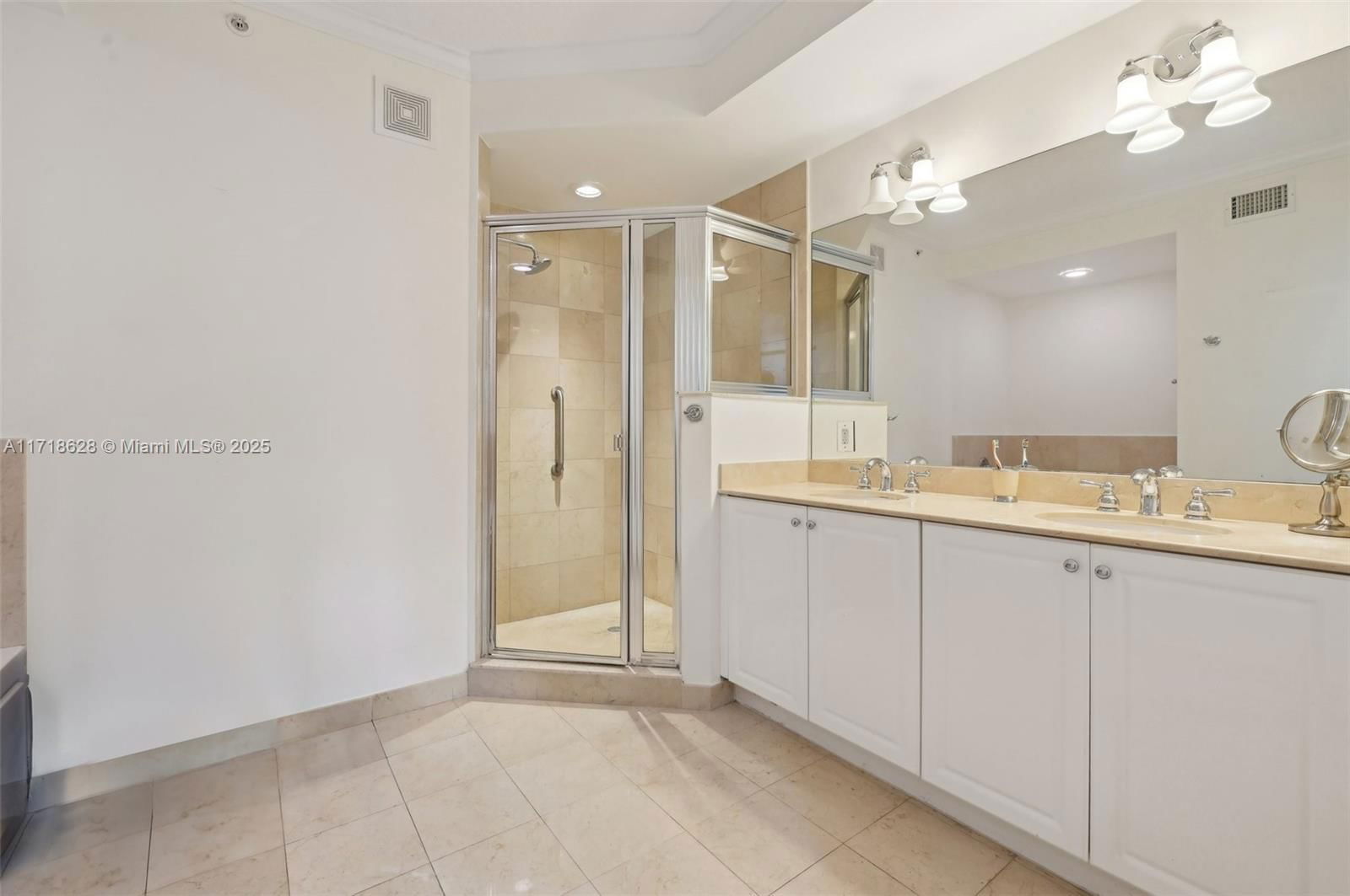 Real estate property located at 7530 102nd St #303, Miami-dade, The Reserve Of Pinecrest, Pinecrest, FL
