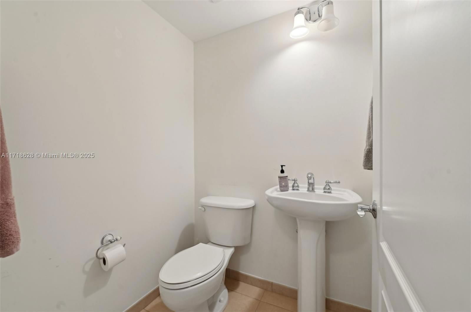 Real estate property located at 7530 102nd St #303, Miami-dade, The Reserve Of Pinecrest, Pinecrest, FL