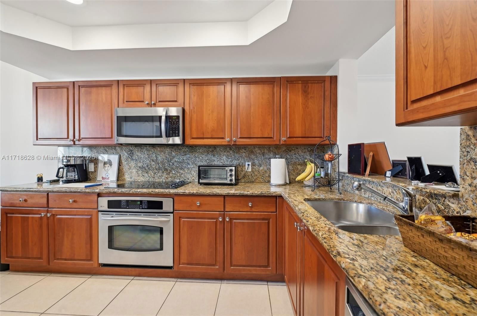 Real estate property located at 7530 102nd St #303, Miami-dade, The Reserve Of Pinecrest, Pinecrest, FL