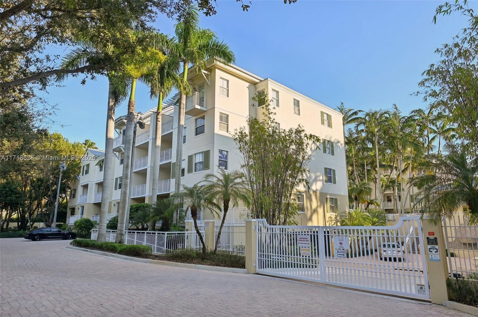 Real estate property located at 7530 102nd St #303, Miami-dade, The Reserve Of Pinecrest, Pinecrest, FL