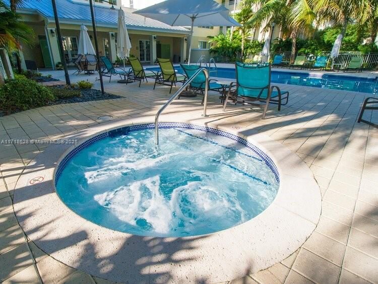 Real estate property located at 7530 102nd St #303, Miami-dade, The Reserve Of Pinecrest, Pinecrest, FL