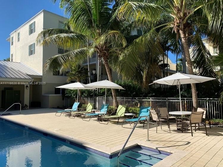 Real estate property located at 7530 102nd St #303, Miami-dade, The Reserve Of Pinecrest, Pinecrest, FL