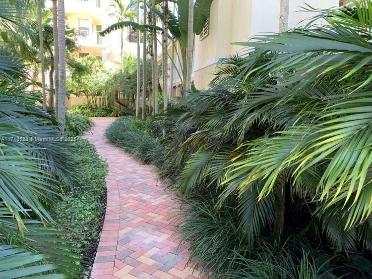 Real estate property located at 7530 102nd St #303, Miami-dade, The Reserve Of Pinecrest, Pinecrest, FL