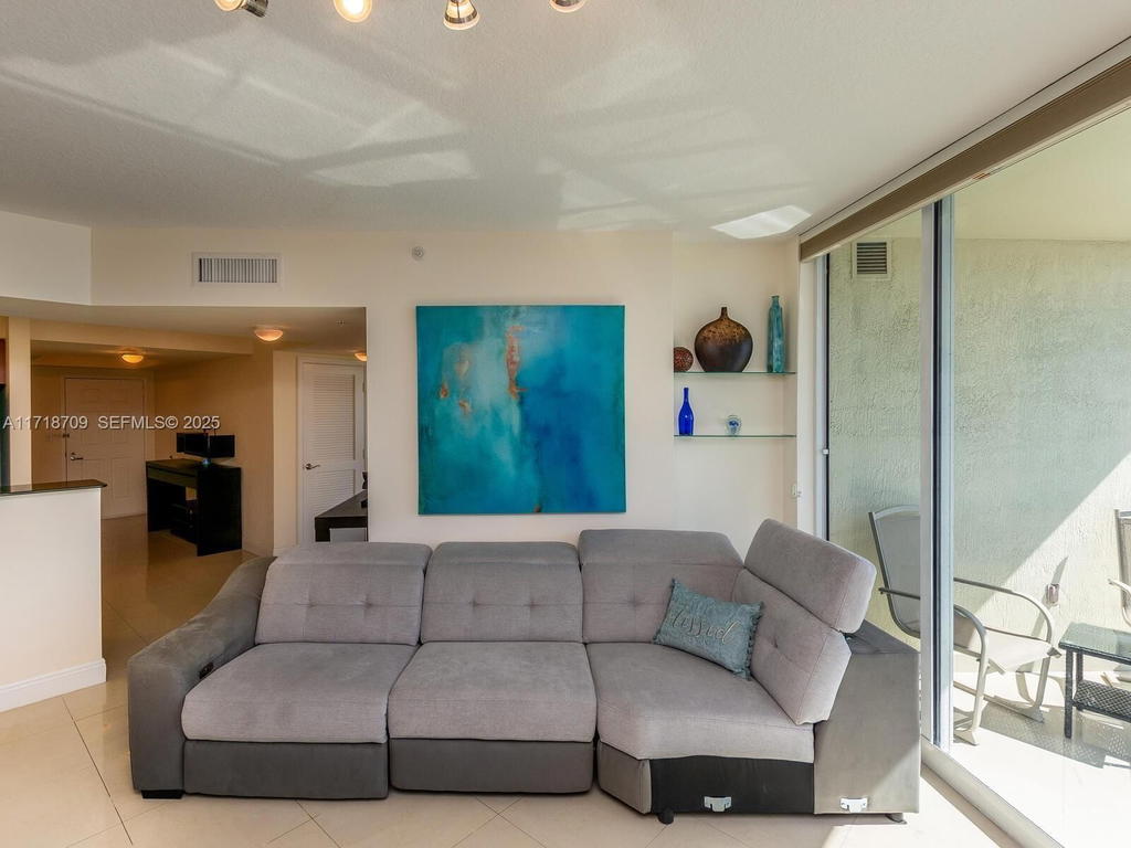 Real estate property located at 16699 Collins Ave #1709, Miami-dade, La Perla Condo, Sunny Isles Beach, FL